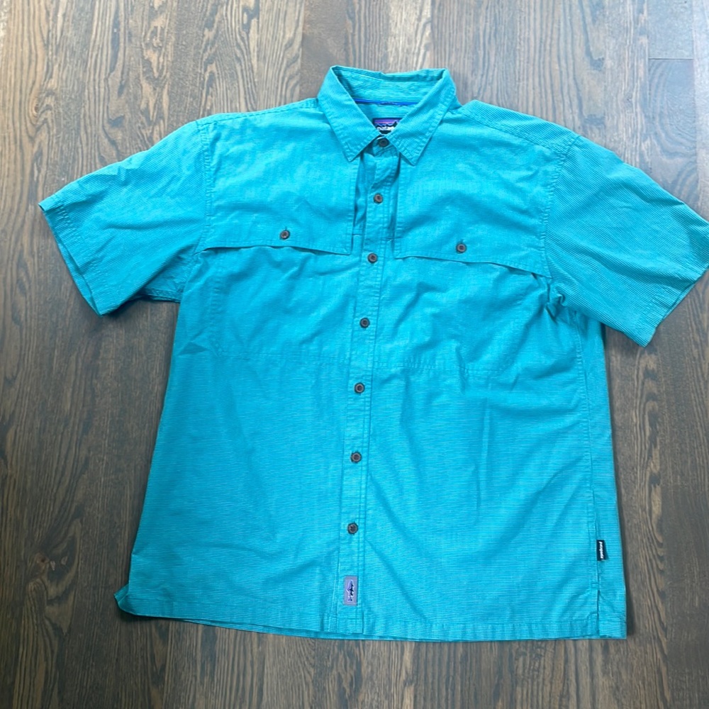 Patagonia Men’s Large lbutton down short sleeve shirt.